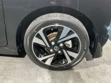 純正アルミホイールで、愛車をもっとカッコよく自動車メーカーが直接扱う純正アルミホイール。車種にマッチしたデザインで、愛車の個性を際立たせます。安全性や耐久性にも優れ、安心して使用できます。