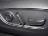 パワーシート搭載。微妙な調整が手軽にでき、ピッタリのポジションで運転することが可能です。