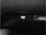 【DVD】DVD再生可能です。お好きな映画、ドラマ、アニメを車内でお楽しみください。