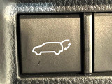 【パワーバックドア】スマートキーや運転席のボタンを押すだけでリアゲートが自動で開閉します!荷物を持っている時や、高い位置にあるバックドアを閉める際に便利な機能です♪