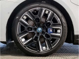 アウトバーンの走行を見据えたBMWの足回りは高い走行性能にこだわりが御座います。