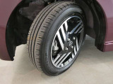フロントタイヤの溝も十分に残っております。タイヤサイズは155/65R14となっております。