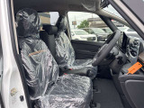 毎日過ごす運転席は要チェック。シートのへたり・擦れ、視界のイメージまで伝わる重要ポイント。