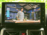 停車時にTVを視聴できる機能が搭載。お子様連れのお出かけや休憩時間に、ご家族で楽しめるひとときを演出します。