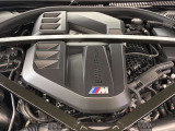 当社はサービス工場併設でございます。点検車検はもちろんお車へのアドバイスもサービススタッフがさせて頂いております。BMWマイスターも在籍しており、もしもの時も迅速に対応出来る様に心がけております。