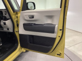 運転席ドアには収納ポケット付き!