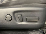 パワーシート搭載、微妙な調整が手軽にでき、ピッタリのポジションで運転することが可能です。