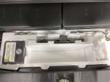 トランクボードの下にはパンク修理キットがあります。