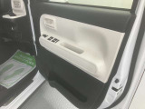 より多くの一般の方へ車を届けれればと思っておりますので同業者様への販売は極力控えさせて頂いております。ご了承下さい。