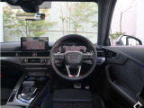 内装はシンプルに使い勝手を考え作られています。お車を運転する感覚をダイレクトに体感して頂けます。室内も広くロングドライブにも快適にお過ごしいただけます。