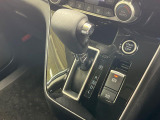 【オートブレーキホールド】信号待ちや渋滞で停車時にブレーキから足を離しても、停止状態を保持してくれます。前進するときはアクセルを踏めば自動で解除されるので安心♪街乗り運転が楽になります♪