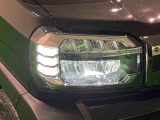 対象物が見やすく白く明るい光で夜間走行をサポートする,ハンドル操作や「R」シフトに連動するサイドビューランプ付きフルLEDヘッドランプを搭載