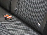 ◆ISOFIX◆シートベルトいらずでチャイルドシートと固定金具を連結するだけでガッチリ固定できます。