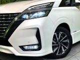 【LEDヘッドライト】悪天候や夜間走行時も良好な視界を確保し安心して運転できる高輝度LEDヘッドライトを装備!点灯速度が早く、消費電力も抑えられています。