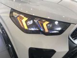 エンジェルアイ、イカリングと呼ばれるBMWのライトの正式名称は「コロナリング」です。一目でBMWとわかる伝統のデザインです。