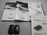取説・メンテナンスノート・スマートキーの3点セットです。