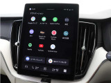音声操作のGoogleアシスタントが音声コマンドを実行してくれます。通話発信やメッセージ送信、目的地の設定、車内温度の変更、音楽の選択、オンライン情報の検索、接続された家電の操作等、様々な操作が可能。