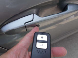 リクエストスイッチは運転席・助手席・バックドアの3箇所に付いています!ワンタッチで鍵の開閉が出来るのは本当に便利でがたい!