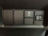 機能制御用のスイッチはステアリング右奥に集約されておりますので、運転の邪魔になりません!