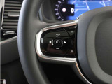 前方車を自動追従するアダプティブクルーズのほか、ステアリング操舵も行う進化型クルーズ『パイロットアシスト』を搭載。車体を車線内へと適正に維持しつつ先行車を忠実に追従します。