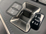 【センターデフロックスイッチ】ぬかるみなどでスタックしやすい場面で使用します。【トランスファースイッチ】ハイレンジ、ローレンジを切り替えて使用します。
