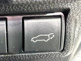 【パワーバックドア】スマートキーや運転席のボタンを押すだけでリアゲートが自動で開閉します!荷物を持っている時や、高い位置にあるバックドアを閉める際に便利な機能です♪