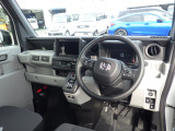★フロントシート★ 自然な姿勢のままでいられるシートが、運転しやすさと疲れにくさを感じさせてくれるはずです♪
