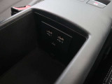 USBのスロットがございます。
