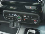 ◆オートエアコン装備◆ お好みの温度を設定をするだけで、後は、自動で風量を調節してくれます!快適にドライブが楽しめます。