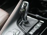 【シフトノブ】BMWの高性能オートマチックは、ATセレクトレバーを左側に倒すことで、通常の「D」から「S」(スポーツ)または「M」(マニュアル)へと切り替えが可能です。