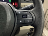 ステアリングホイールの右側がクルーズコントロールスイッチです。アクセルペダルを踏まずに一定走行が出来るので、高速道路での走行がグッと快適になります。