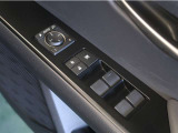電動格納&ミラー角度調整機能付きです。