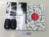 取扱説明書と整備手帳付き。安心してお乗りいただくため、納車前に法定12カ月定期点検整備または法定24カ月点検整備付きとなっております!
