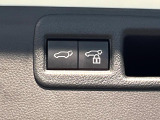 【パワーバックドア】スマートキーや運転席のボタンを押すだけでリアゲートが自動で開閉します!荷物を持っている時や、高い位置にあるバックドアを閉める際に便利な機能です♪