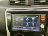 見やすい画面とシンプルな操作で、運転中でも安心して利用できます。目的地設定や音楽再生も、スムーズに行えます。