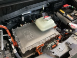 ボンネット内は電気自動車を走行させるためのパワートレインがあります。もちろんきれいにクリーニング済です
