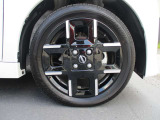 おしゃれは足元から。日産純正のアルミホイールで足元すっきり。タイヤサイズは165/55R15になります