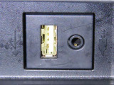 USB端子を装備しております。