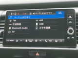 お好みの音源を、かんたんに選択して楽しめます。ラジオ、CD、Bluetoothなど、多様な接続に対応し、充実のオーディオ体験を提供します。