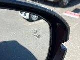 ブライングスポットモニター♪走行中、斜め後ろに車両の存在を検知すると、その方向のドアミラー鏡面上にマークを表示しお知らせ。