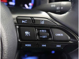 運転中、オーディオの操作をしてて、ハッとしたことはありませんか?ステアリングスイッチは、運転中でもハンドルでオーディオの操作が可能です。