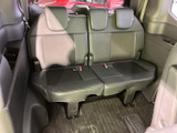 3列目ドアも大きく開くので、奥の席へのアクセスもスムーズ。荷物の出し入れも楽に行えます。