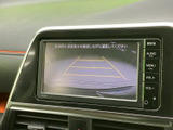 駐車時の後方確認をサポート。狭い場所でも安全にバック駐車が可能です。車両後方の状況を映像で確認できます。