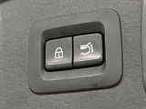 【パワーバックドア】スマートキーや運転席のボタンを押すだけでリアゲートが自動で開閉します!荷物を持っている時や、高い位置にあるバックドアを閉める際に便利な機能です♪