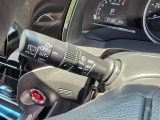 扱いやすいワイパーレバーで雨の日も快適なドライブを支えます。