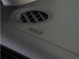 ◆助手席エアバッグ◆SRSエアバッグは、シートベルトだけでは防ぎきれない衝突時の衝撃から乗員を守るための安全装置。衝突時に瞬時に膨らみ、頭部や胸部がダッシュボードに直接衝突するのを防ぎます。