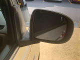 最も気になる室内は、特にこだわってクリーニングしております。マットやシートだけではなく、エアコンの吹き出し口やドアノブの隙間など、様々なブラシや道具を使い分けて、隅々までクリーニングしております。