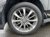 純正アルミホイールです。タイヤサイズは、155/65R14です。