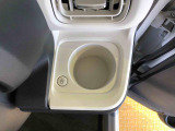 便利なドリンクホルダーが付いています。
