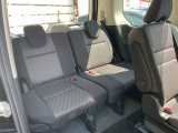 【 サードシート 】 3列目シートも大人がしっかり座れるので長距離でもストレスレスで車内全員が快適にドライブできます